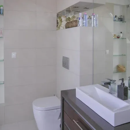 Two-bedroom In 公寓 *